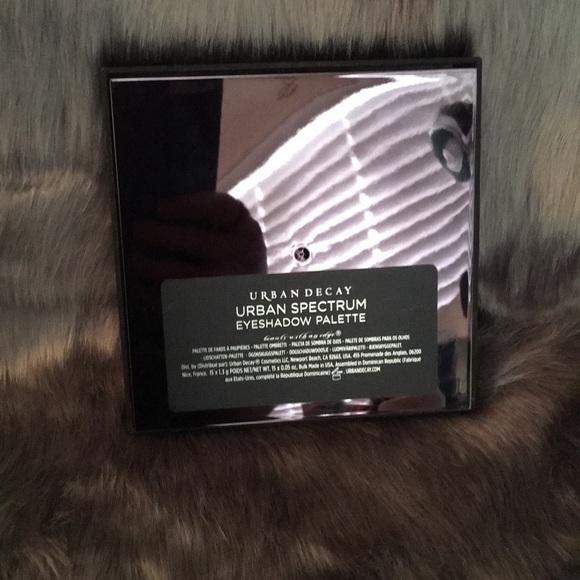 Urban Decay Urban Spectrum Eyeshadow Palette - Picture 5 of 5